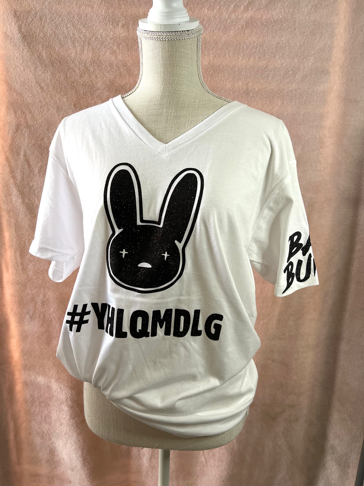 Bad Bunny Shirt, Bad Bunny T-Shirt, Bad Bunny, Bad Bunny Short Sleeve Shirt, Camisa de Bad Bunny, Playera de Bad Bunny, YHLQMDLG